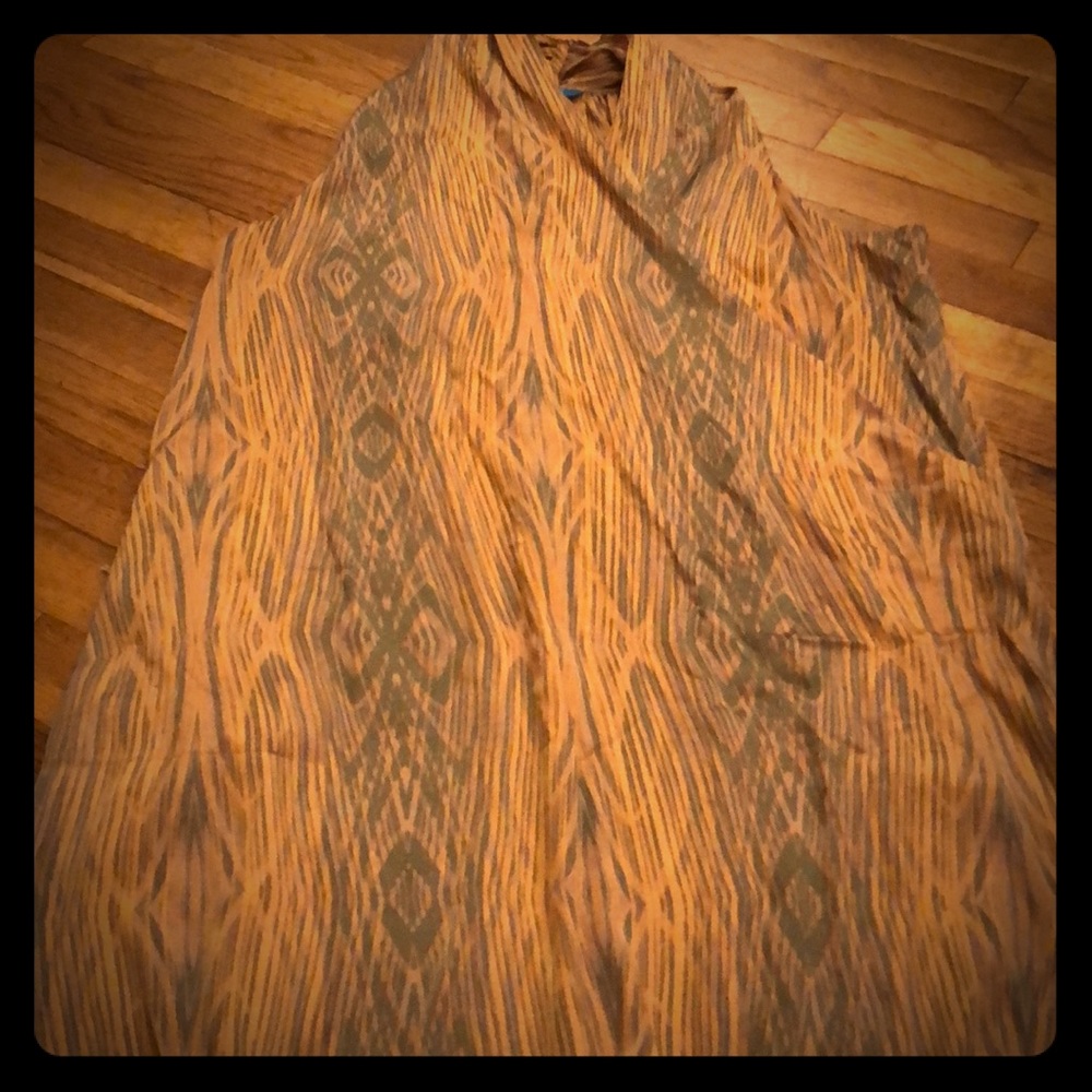 Sleeveless. Wrap tunic top in sienna & green